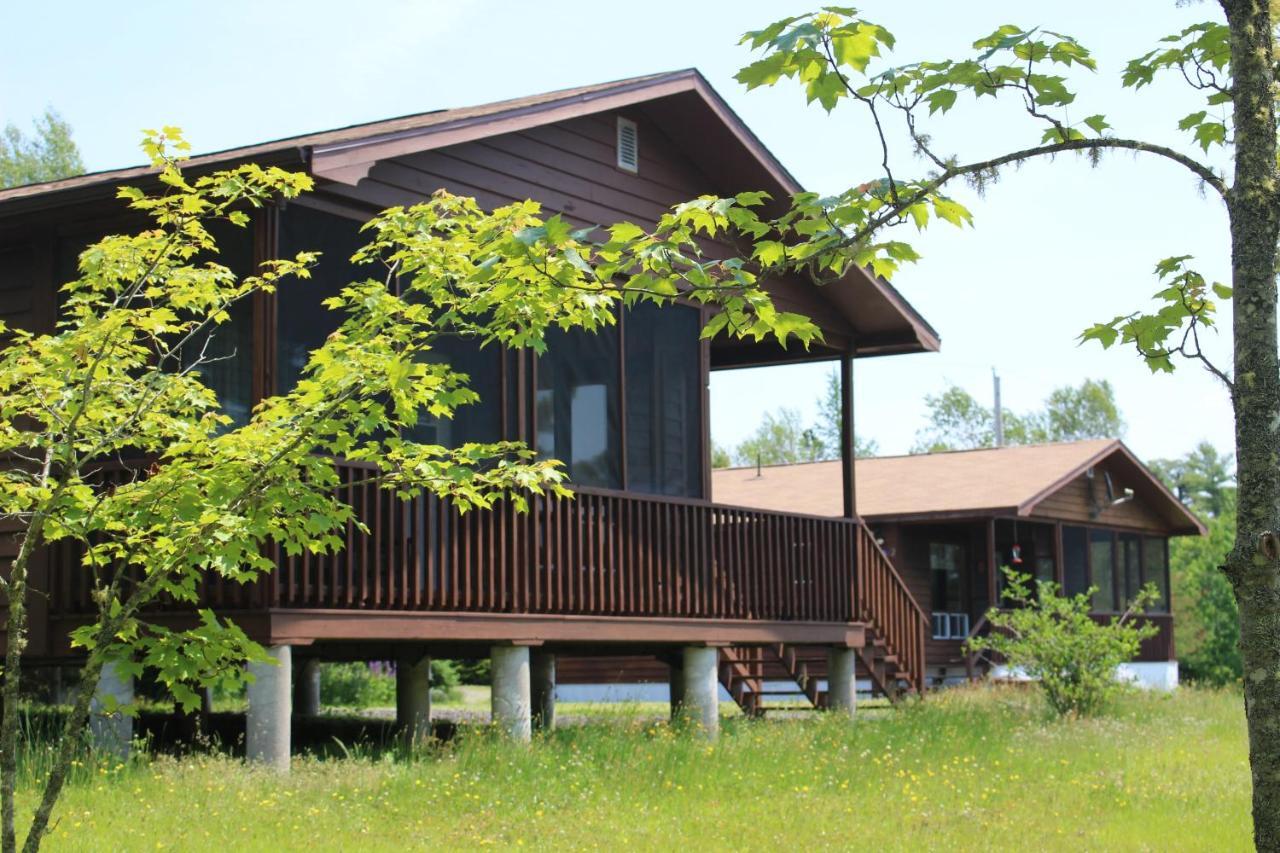 1 And Only Riverside Accommodations Sable River Exterior photo